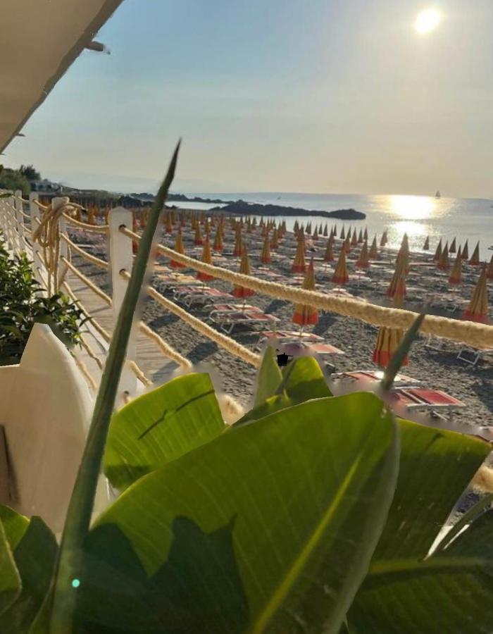 The Dream - Seafront Loft Apartamento Giardini Naxos Exterior foto